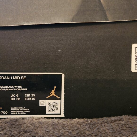 Nike Air Jordan 1 Mid SE “Metallic Gold/Black-White” – Men’s 7 / Women’s 9 NWT - Picture 5 of 7